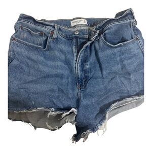 Abercrombie and Fitch The 4in Mom Short SIZE 32/14